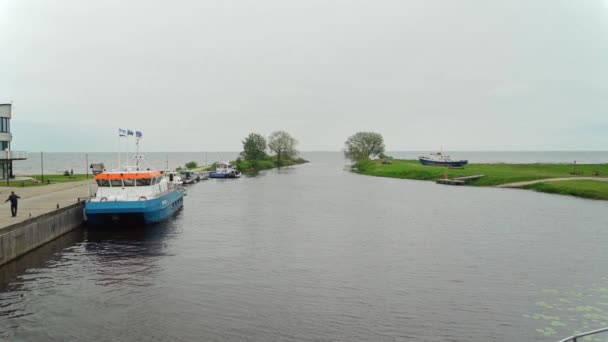 Hermosa Vista Pequeño Puerto Mustvee Estonia Steadicam Cámara Lenta — Vídeo de stock