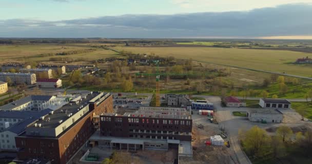 Αεροφωτογραφία Του Αστικού Τοπίου Της Οικοδομής Κοντά Στο Νοσοκομείο Κατά — Αρχείο Βίντεο