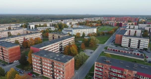 Uitzicht Vanuit Lucht Huizen Het Estse Platteland Zomer Stadslandschap Luchtbeelden — Stockvideo