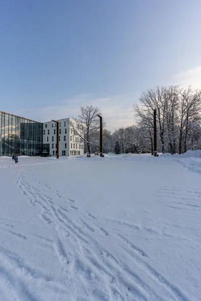 Salle Événements Moderne Dans Parc Hiver Jour Ville Johvi Estonie Images De Stock Libres De Droits