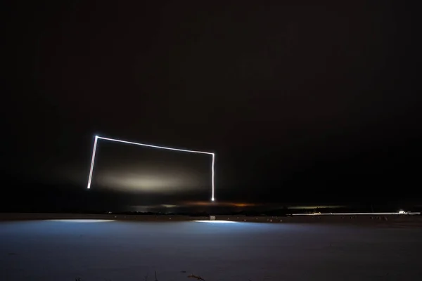 Iluminación Brillante Sobre Ciudad Invierno Por Noche Imagen de stock