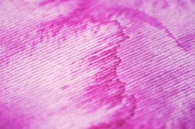 Dokuma kağıdında pembe suluboya arkaplan