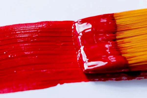 Красный мазок плоская кисть акриловая краска — стоковое фото