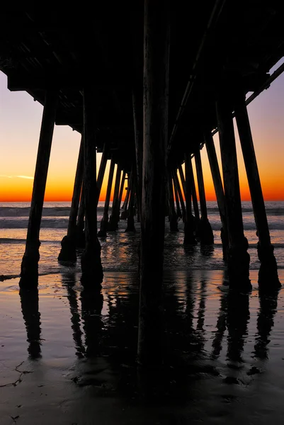 Pier bei Sonnenuntergang — Stockfoto