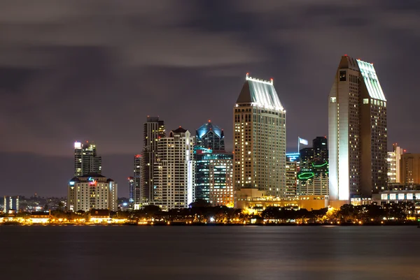 San diego cityscape bulutlar ile gece