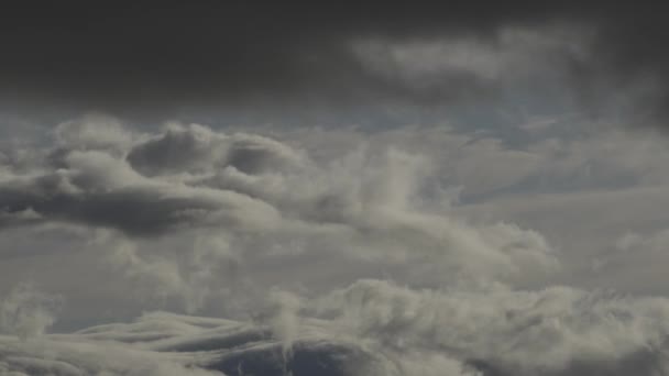 Блаженні Шаруваті Хмари Якими Керує Вітер Яке Зображення Існує Невеликий — стокове відео