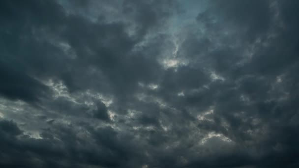 Vento Rapidamente Carrega Nuvens Tempestade — Vídeo de Stock