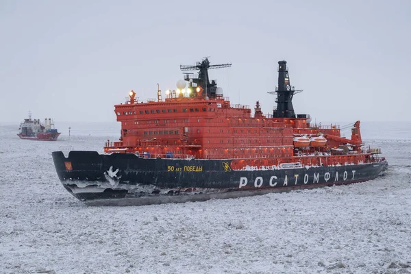 Sabetta Región Tyumen Rusia Abril 2021 Los Rompehielos Pobedy Mueven — Foto de Stock