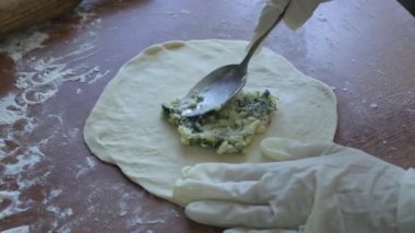 Köyde taze ev yapımı ekmek yapıyorum..