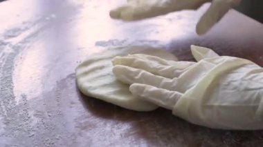 Köyde taze ev yapımı ekmek yapıyorum. Pasta ekmeği hazırla..