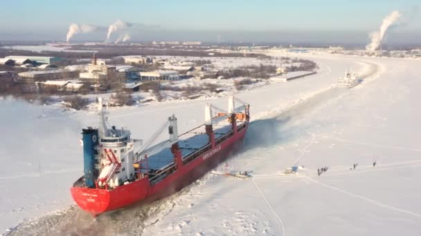 Архангельськ Росія Лютого 2021 Року Вантажний Корабель Йде Важкому Льоду — стокове відео