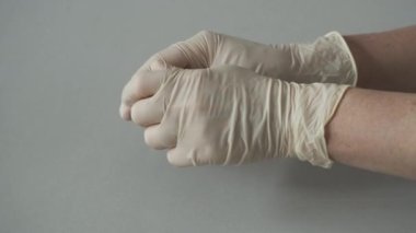 Aç ve ilacı avucunun içine dök..