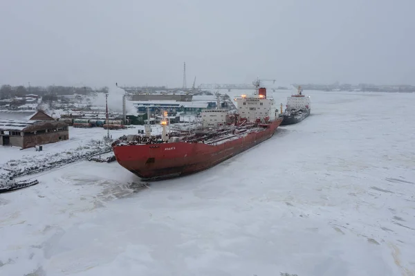 Arkhangelsk Rusia Diciembre 2020 Paisaje Invernal Del Río Barcos Amarrados — Foto de Stock