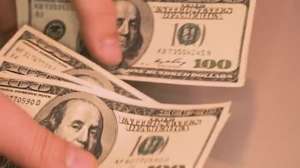 アメリカの銀行券を手で数える — ストック動画