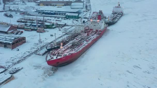 Arkhangelsk Rusya Aralık 2020 Nehrin Kış Manzarası Kıyıya Demirlemiş Gemiler — Stok video