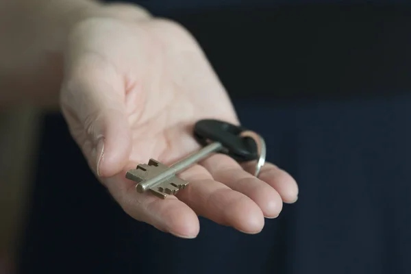 Mão Segura Chave Fechadura Porta — Fotografia de Stock