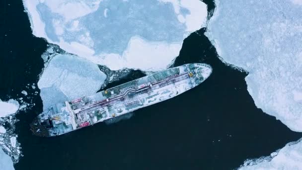 Navire Est Dans Mer Parmi Les Glaces — Video