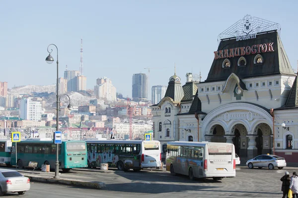 Tren istasyonu ve istasyon Meydanı