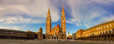 Szeged Simgesel Yapı Dom towers adlı güzel gün batımı