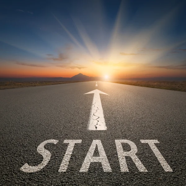 Success concept on an open road with start text at sunset — Stock Photo, Image
