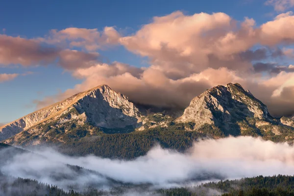 Mountain peaks at sunrise - Durmitor — Stock Photo, Image