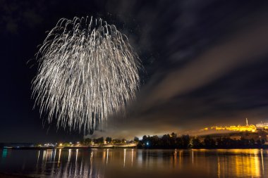 Geleneksel kutlama ve fireworks uygulamasında Belgrad 