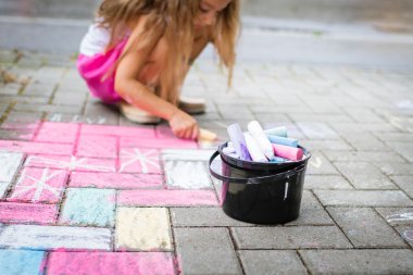 renkli mangası ile çizim çocuk  