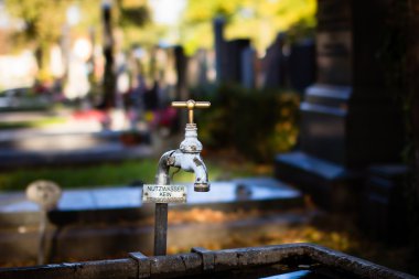 Mezarlığı üzerinde dokunun