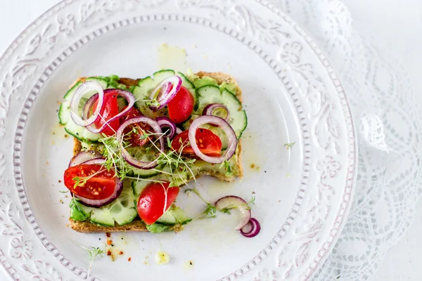 Sanduíche Vegan com legumes — Fotografia de Stock