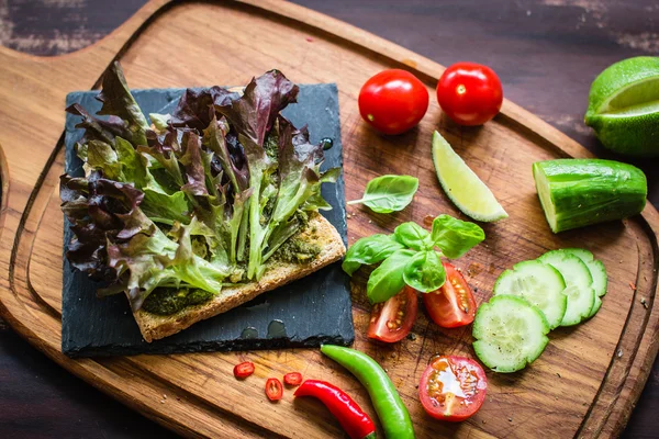 Vegetarian sandwich with green pesto — Stock Photo, Image