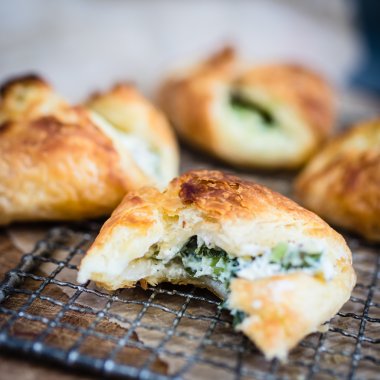 Puffs ıspanak ve sarımsak ile