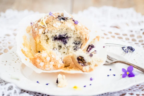 Homemade muffin with blueberries — Stock Photo, Image