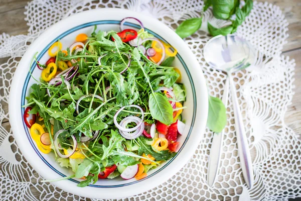 Salată verde proaspătă — Fotografie, imagine de stoc