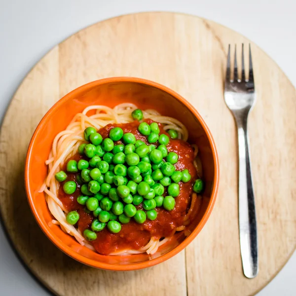 green peas on noodles with tomato sauce
