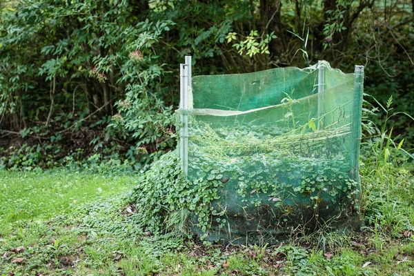 Compost Box Verde Giardino Nella Giornata Sole — Foto Stock