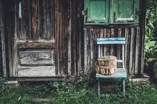 Eingangsbereich des alten Holzhauses — Stockfoto