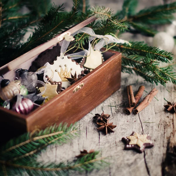 Galletas de Navidad caseras en caja —  Fotos de Stock