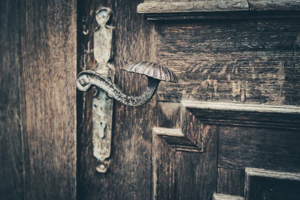 Detail van oude houten deur — Stockfoto