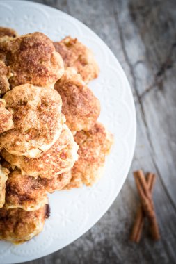 tarçın ile ev yapımı elma tanımlama