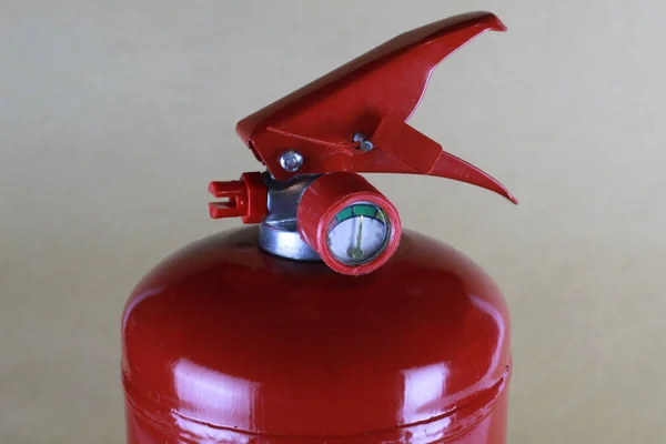 Yangın Söndürücünün Tepesi Güvenlik Kontrolü Basınç Göstergesiyle Tetikleyici Kolu — Stok fotoğraf