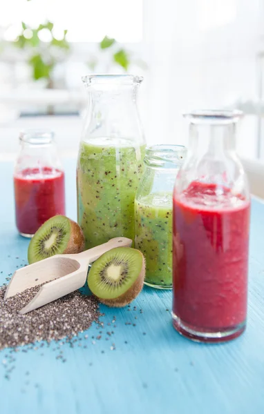 Green and red smoothie — Stock Photo, Image