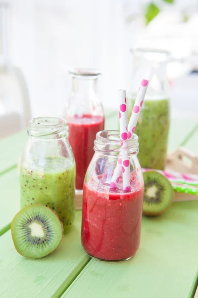 Green and red smoothie — Stock Photo, Image