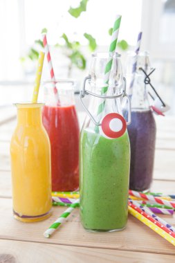 Taze smoothies çeşitli