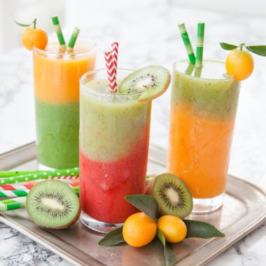 Smoothie meyve çeşitli arasından yapılan