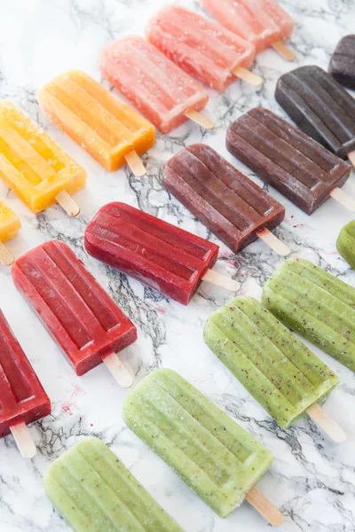 Homemade ice cream popsicles — Stock Photo, Image