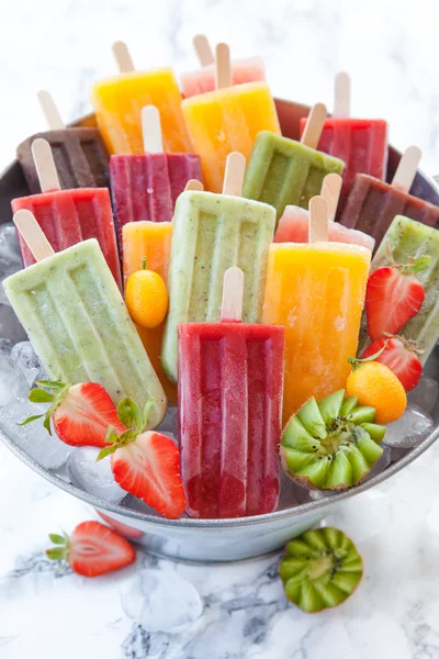 Homemade ice cream popsicles — Stock Photo, Image