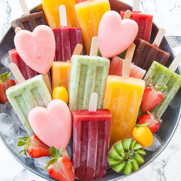 Homemade ice cream popsicles — Stock Photo, Image