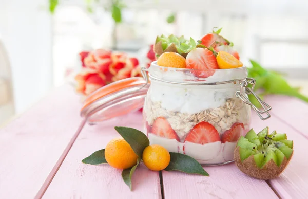 Porridge with fruits and yogurt — Stock Photo, Image