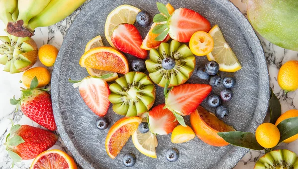 다채로운 과일 샐러드 — 스톡 사진