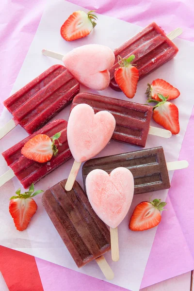 Hemlagad frysta popsicles — Stockfoto